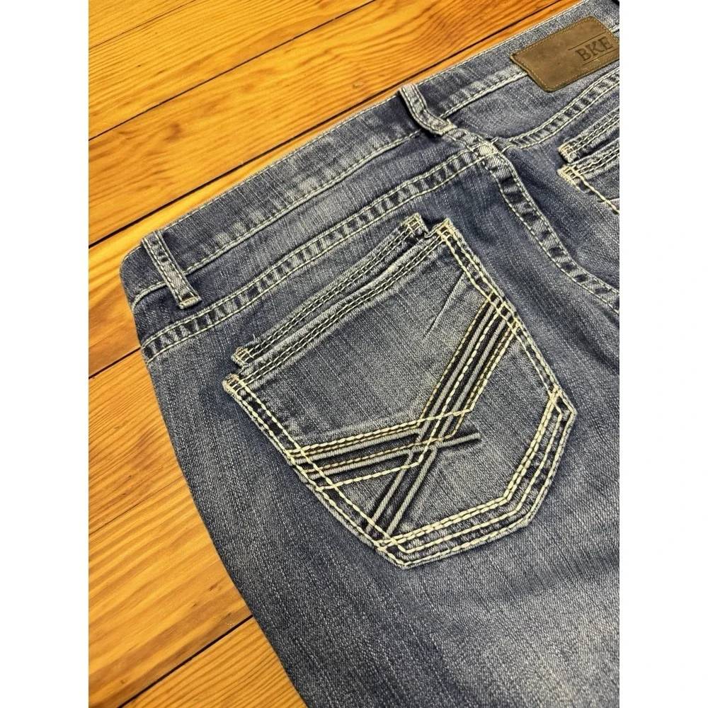 BKE Buckle Jeans Mens 36R Derek Bootleg Medium Wash Denim Western Denim